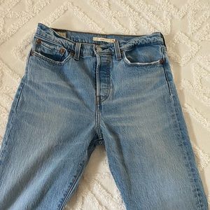 Levis Wedgie Size 28